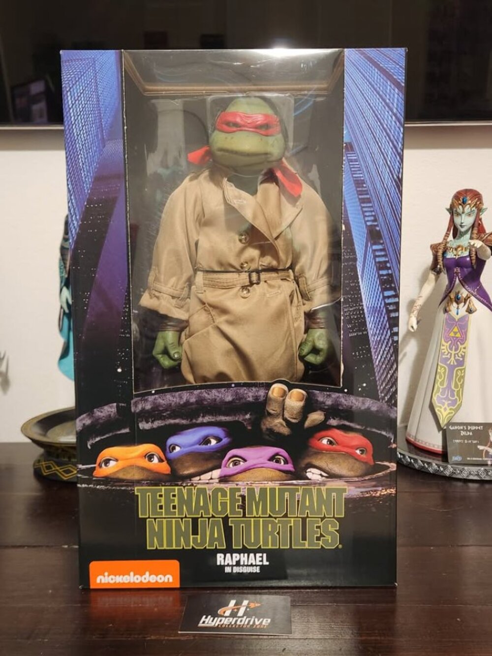NECA Teenage Mutant Ninja Turtles Raphael in Disguise 1:4 Scale Action Figure